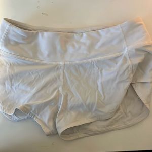 LULULEMON SHORTS WHITE SZ 2 - 2.5 INSEAM